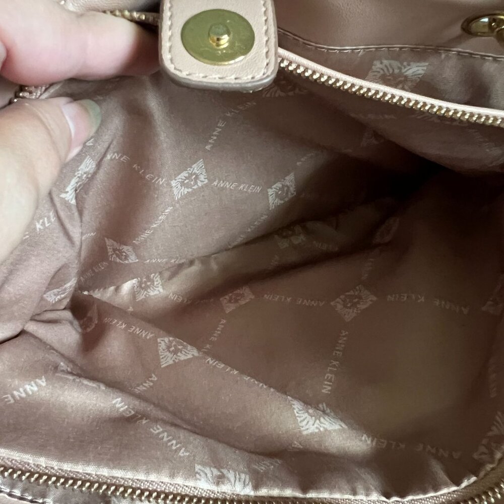 Anne Klein Quilted Tote Bag With Gold Chain Straps & Logo - Picture 7 of 7